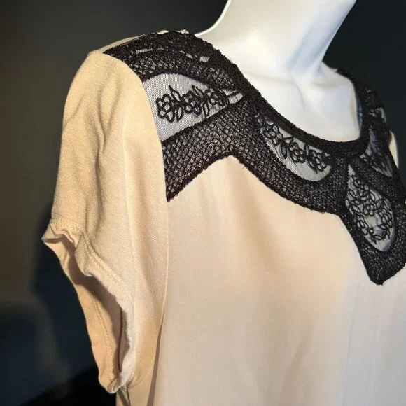 Beautiful cream and black lace shirt for everyday - Picture 5 of 9